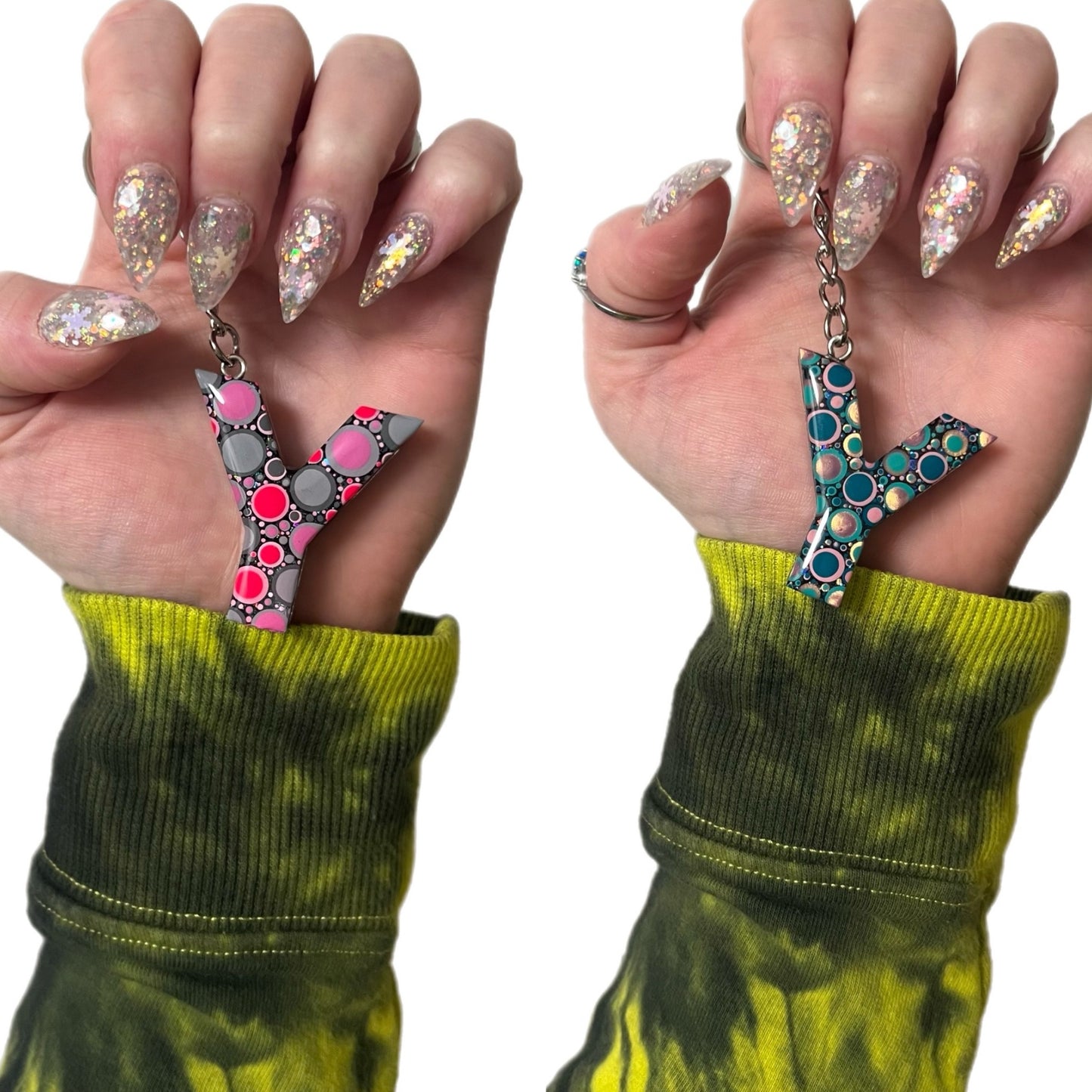 DOT ART KEYCHAIN "Y"