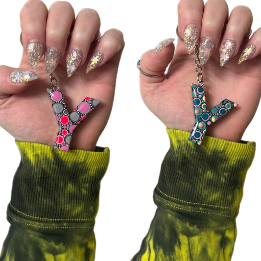 DOT ART KEYCHAIN "Y"